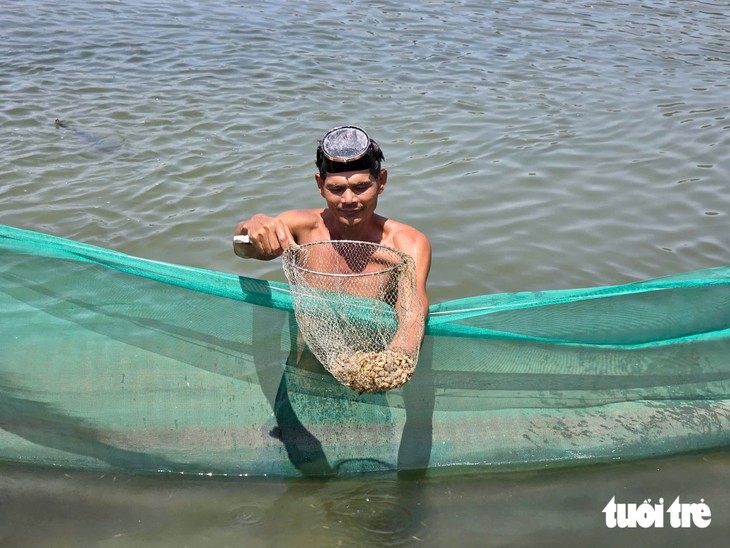 Sau bão lũ gần 1 năm, người nuôi thủy sản mắc kẹt giữa nợ và hồ sơ chờ hỗ trợ - Ảnh 2.