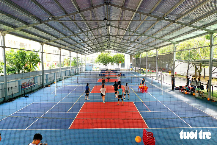 Ngôi trường công lập TP.HCM có 5 sân bóng đá, 6 sân pickleball, hồ cá koi - Ảnh 10.