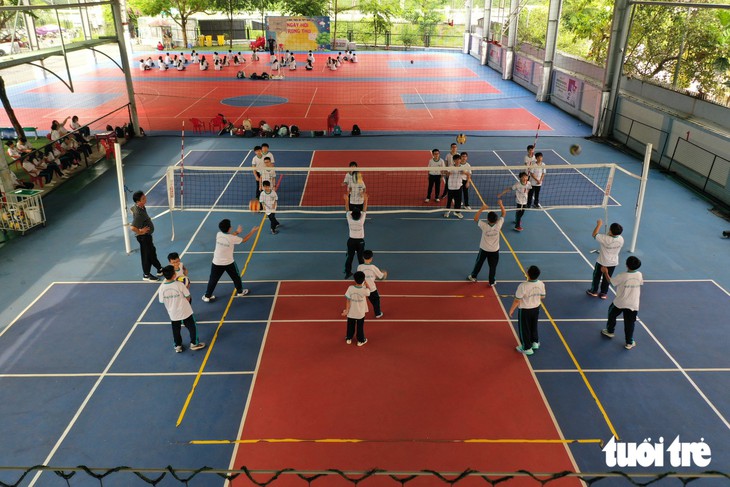 Ngôi trường công lập TP.HCM có 5 sân bóng đá, 6 sân pickleball, hồ cá koi - Ảnh 11.