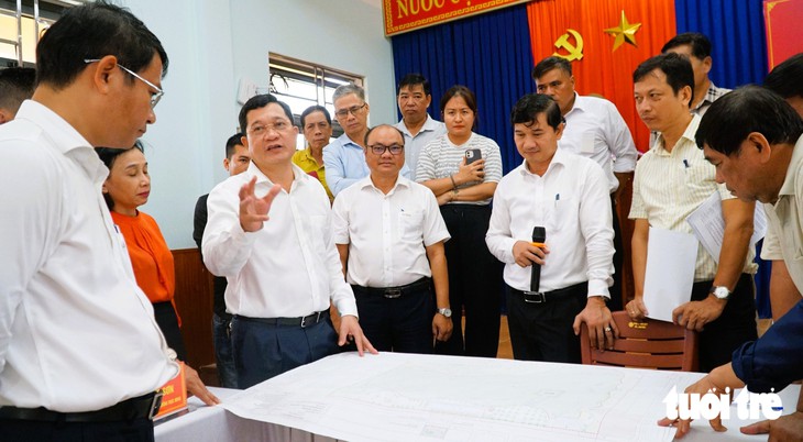 Đưa cây lớn, cây cổ thụ về tôn tạo rừng thiêng Trung Sơn - Ảnh 1.