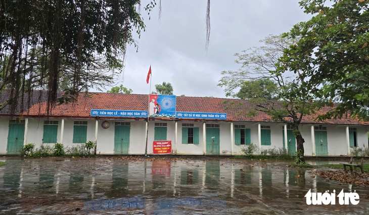 12 phụ huynh ở Nghệ An được công an mời làm việc, cam kết đưa con trở lại trường - Ảnh 2.