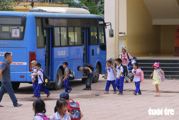 12 phụ huynh ở Nghệ An được công an mời làm việc, cam kết đưa con trở lại trường - Ảnh 2.