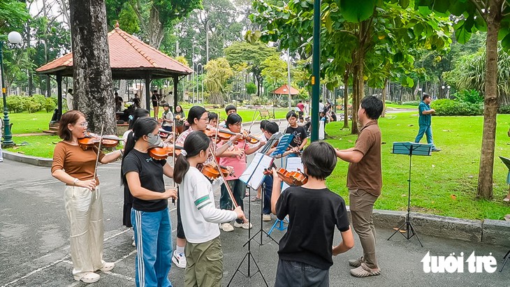 10 năm mang tiếng đàn Violin ra công viên, lớp học '0 đồng' xóa nhòa ranh giới tuổi tác - Ảnh 4.