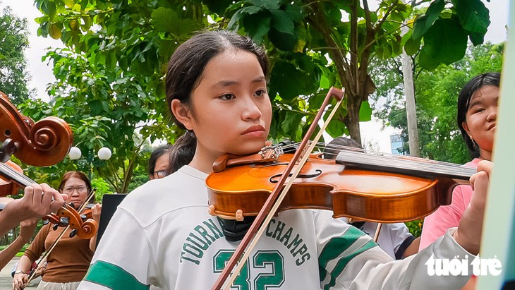 10 năm mang tiếng đàn Violin ra công viên, lớp học '0 đồng' xóa nhòa ranh giới tuổi tác - Ảnh 7.