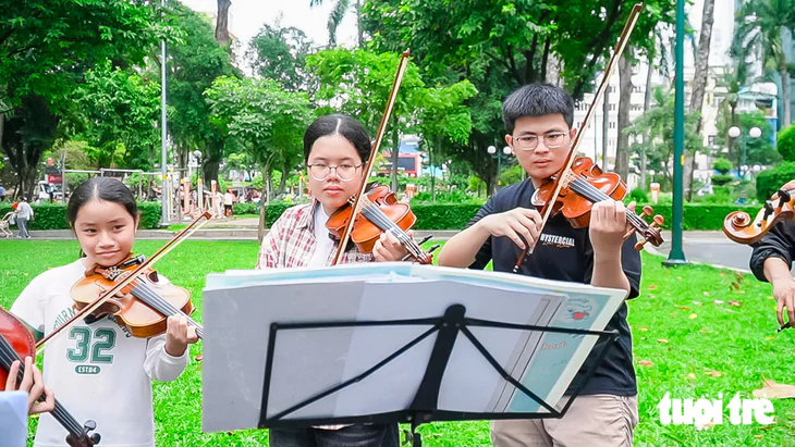 10 năm mang tiếng đàn Violin ra công viên, lớp học '0 đồng' xóa nhòa ranh giới tuổi tác - Ảnh 8.