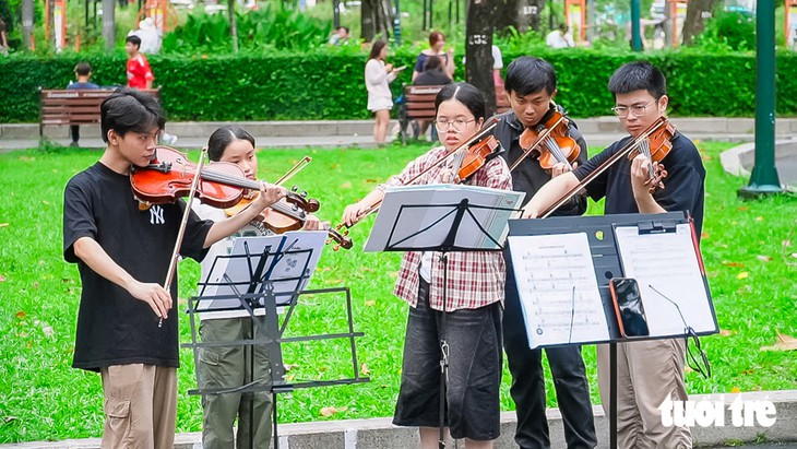 10 năm mang tiếng đàn Violin ra công viên, lớp học '0 đồng' xóa nhòa ranh giới tuổi tác - Ảnh 9.