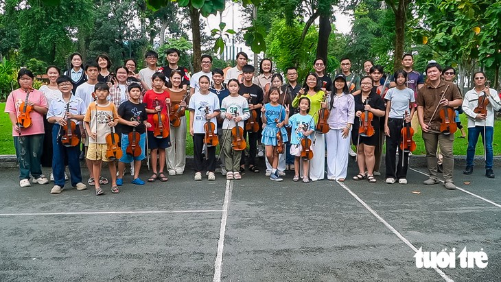 10 năm mang tiếng đàn Violin ra công viên, lớp học '0 đồng' xóa nhòa ranh giới tuổi tác - Ảnh 10.