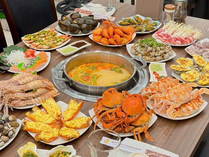 Phải mổ lấy ra 1,5kg thức ăn sau 2 tiếng 'chén' buffet - Ảnh 1.