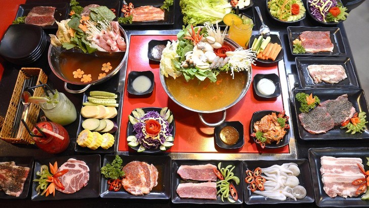 Phải mổ lấy ra 1,5kg thức ăn sau 2 tiếng 'chén' buffet - Ảnh 2.