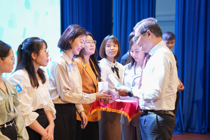 Lần đầu tiên 5 chương trình đào tạo từ xa đạt chuẩn kiểm định - Ảnh 1.
