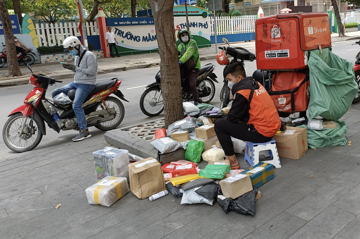 Hết thời săn deal giá rẻ, người mua sắm trực tuyến 'chốt đơn' vì an tâm - Ảnh 1.