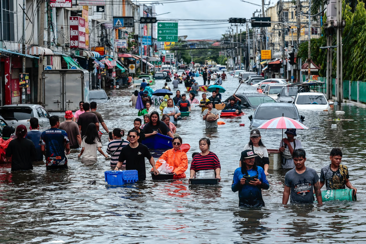 Bangkok ngập lịch sử: Điều gì khiến thủ đô Thái Lan trở tay không kịp? - Ảnh 1.