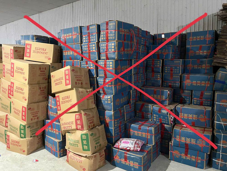 Khởi tố chủ cơ sở làm giả xuất xứ hơn 19 tấn bánh kẹo - Ảnh 2.