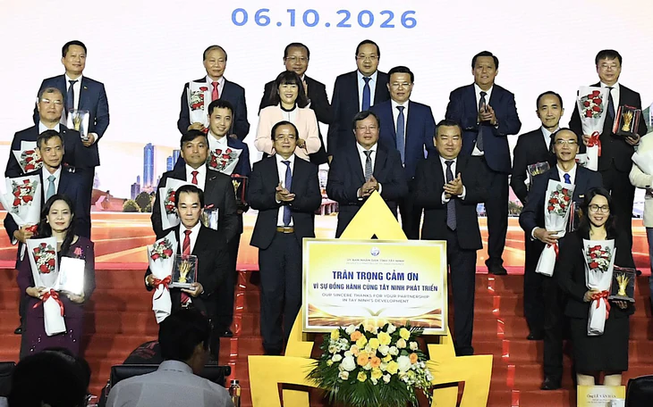 Cùng 200 gian hàng công nghệ tại quảng trường Tô Quyền, Tây Ninh tìm lời giải những vướng mắc chuyển đổi số - Ảnh 4.