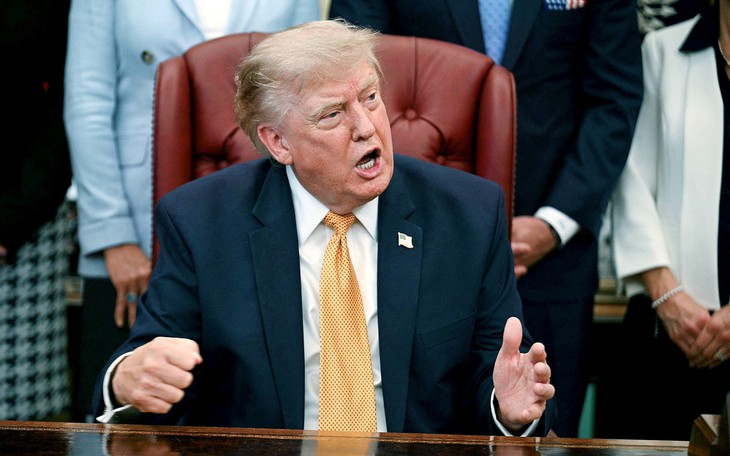 Tỉ lệ ủng hộ của ông Trump tiếp tục chạm đáy, Đảng Cộng hòa dần đánh mất lợi thế - Ảnh 2.