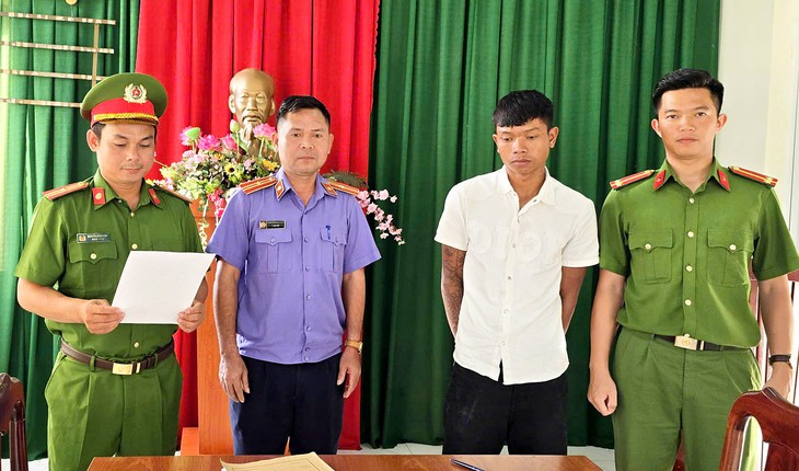 Tức vợ uống bia nhảy ở tiệc liên hoan, chồng tưới xăng đốt nhà - Ảnh 2.