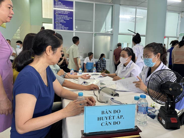 Khu phố vận động, người dân rủ nhau đi khám, phường Phước Thắng vượt chỉ tiêu khám sức khỏe toàn dân - Ảnh 1.