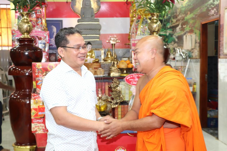 Lãnh đạo Mặt trận Tổ quốc TP.HCM thăm các chùa Khmer dịp Sen Dolta - Ảnh 3.