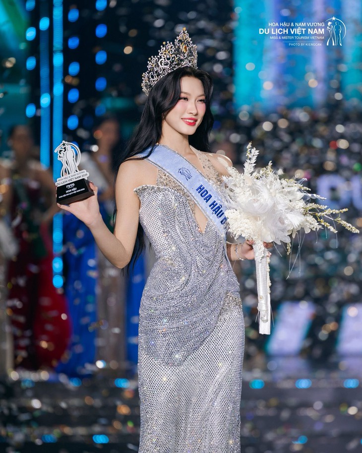 Cô gái từng làm nghề trang điểm nay mang sash Việt Nam thi The Miss Globe 2026 - Ảnh 8.