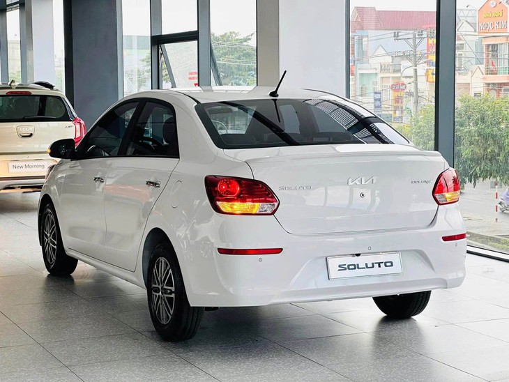 Tin tức giá xe: Kia Soluto giảm giá xuống dưới 300 triệu, xe hạng B rẻ như xe điện mini - Ảnh 4.