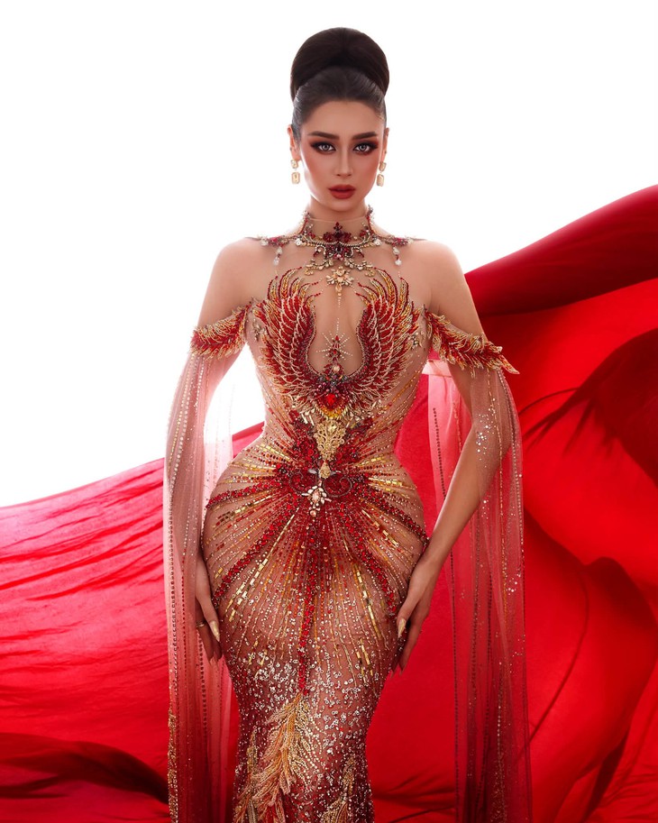 Emoura Phạm đổi đầm dạ hội, mang ‘Phượng hoàng lửa’ lên sân khấu Miss Grand International 2026 - Ảnh 6.