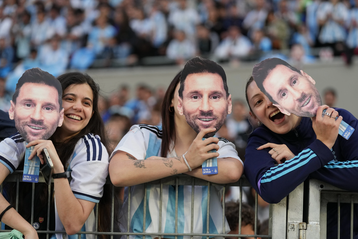Những hình ảnh đẹp nhất trong ngày Messi chia tay đội tuyển Argentina - Ảnh 1.