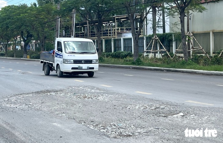 Hình ảnh tuyến đường tỉnh 920 ở Cần Thơ chi chít ' ổ gà ' gây nguy hiểm cho giao thông - Ảnh 6.