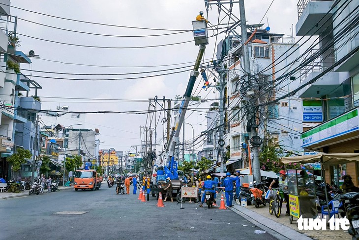 Đường Chu Văn An, phường Bình Thạnh sắp rộng thênh thang sau khi dời trụ điện - Ảnh 1.