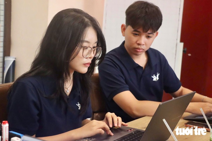 Tuổi Trẻ Startup Award: Nhóm sinh viên đưa AI tìm gia sư, tạo bài tập và cá nhân hóa việc học - Ảnh 7.