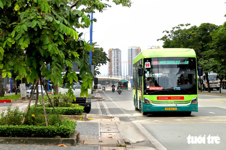 TP.HCM tạm điều chỉnh hành trình 13 tuyến xe buýt để thi công metro số 2 - Ảnh 1.