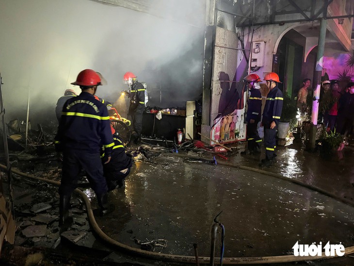 Cháy lớn ở cửa hàng bán đồ thể thao ở Buôn Ma Thuột - Ảnh 8.