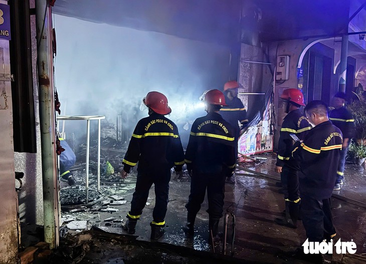 Cháy lớn ở cửa hàng bán đồ thể thao ở Buôn Ma Thuột - Ảnh 9.