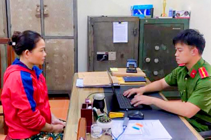 Bắt tạm giam người phụ nữ ép con của bạn trai uống thuốc diệt chuột - Ảnh 2.