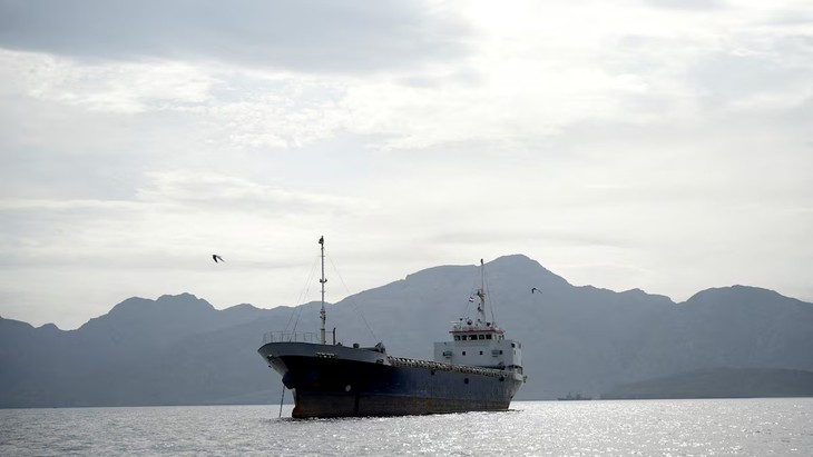 Rủi ro tại eo biển Hormuz đẩy lương của thuyền trưởng tàu dầu lên mức kỷ lục 100.000 USD - Ảnh 1.