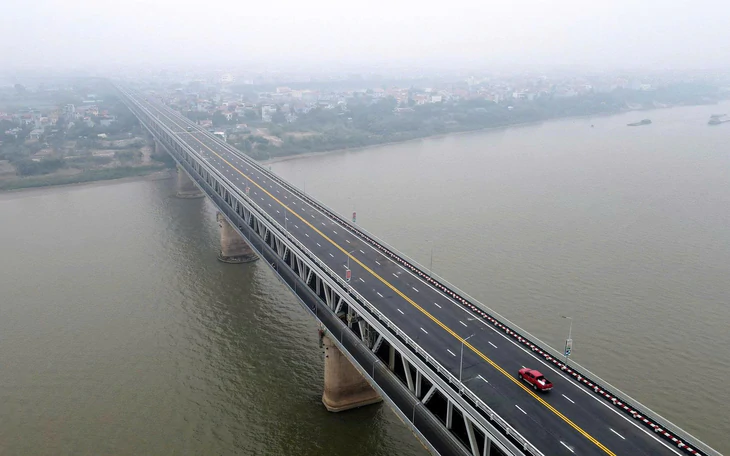 Hà Nội cấm ô tô lên cầu Thăng Long theo khung giờ để thi công trạm cân - Ảnh 2.