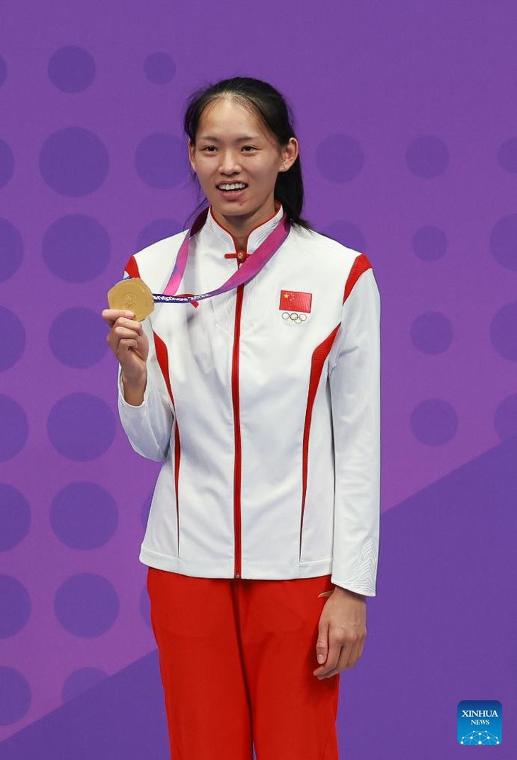 HCV Asiad của võ sĩ Trung Quốc vừa nhận đã trầy xước nặng - Ảnh 2.