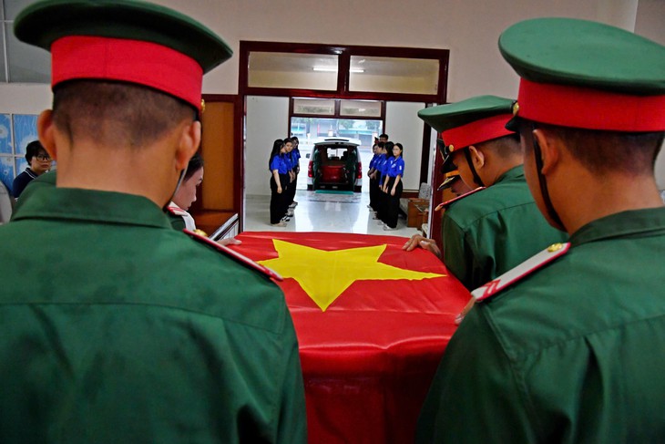 2.219 mẫu hài cốt liệt sĩ Quảng Ngãi lên đường 'tìm lại tên cho anh' - Ảnh 3.