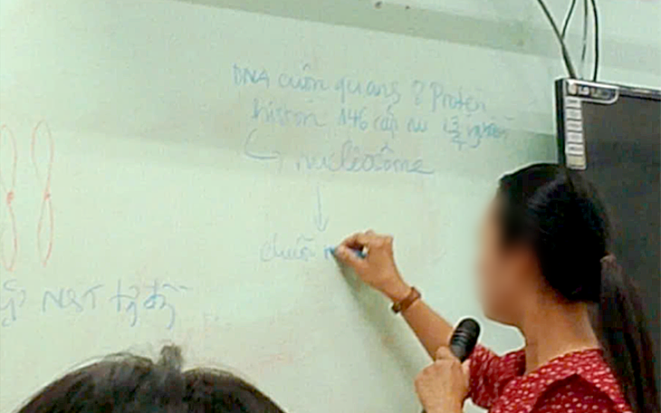 Lớp học '3 ngày không có bảng' đã có bảng mới, nhà trường 'rút kinh nghiệm sâu sắc' - Ảnh 3.