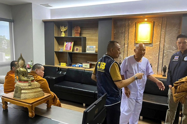Thái Lan kết án cựu nhà sư 742 năm tù vì tham ô tiền công đức - Ảnh 2.
