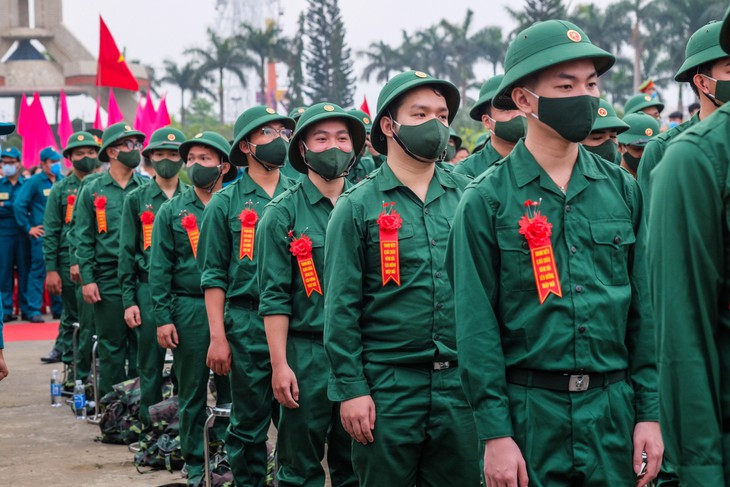 Tin tức sáng 8-10: Đề xuất nâng trợ cấp cho binh sĩ xuất ngũ; Khối ngoại và tự doanh bán ròng chứng khoán - Ảnh 1.