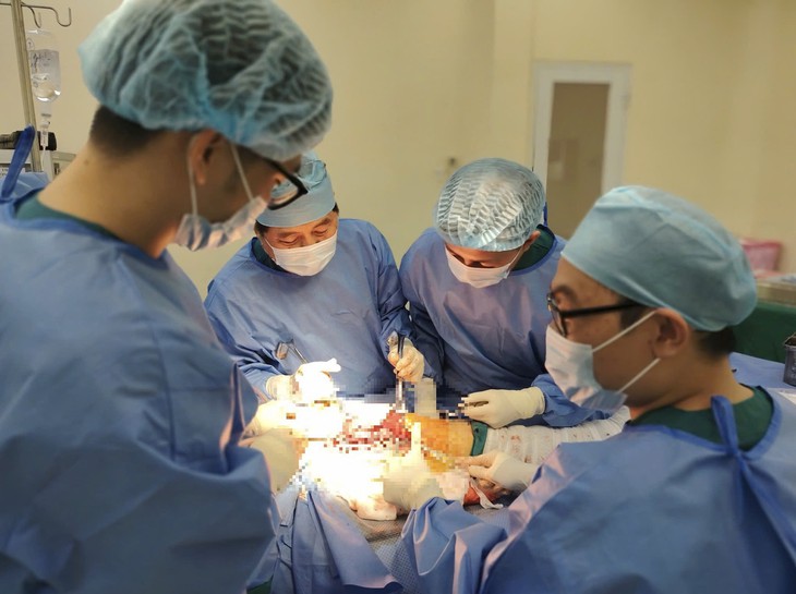 Cụ bà 100 tuổi tại TP.HCM hồi phục ngoạn mục sau khi bị chấn thương nặng - Ảnh 1.