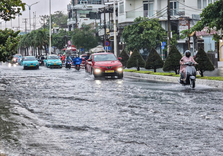 Đầu tư 230 tỉ đồng giải bài toán nước thải đen, hôi chảy thẳng ra vịnh Nha Trang - Ảnh 1.