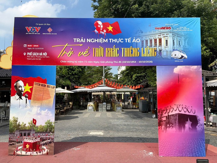 Trở về thời khắc thiêng liêng trong mùa thu Độc lập tại phố sách Hà Nội - Ảnh 3.