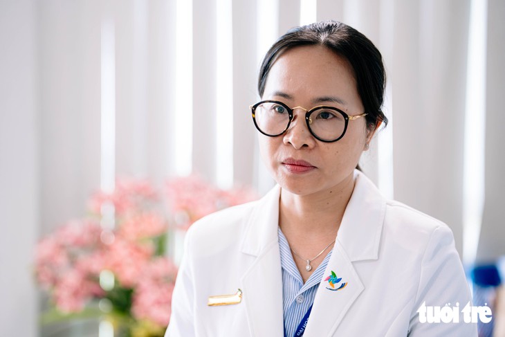 Hai con trai lần lượt ung thư, nước mắt mẹ cứ rơi khi nhận quà hỗ trợ - Ảnh 4.