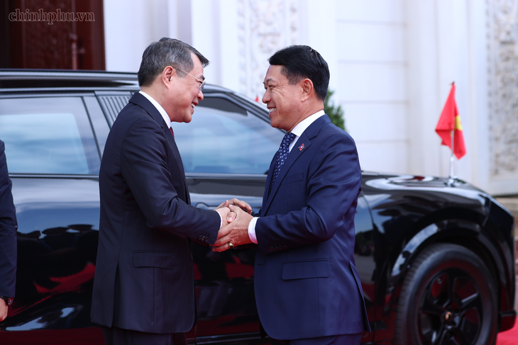 Lễ đón trọng thể Thủ tướng Lê Minh Hưng thăm chính thức Lào - Ảnh 2.