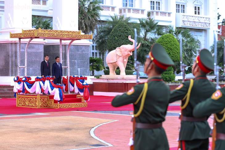Lễ đón trọng thể Thủ tướng Lê Minh Hưng thăm chính thức Lào - Ảnh 3.