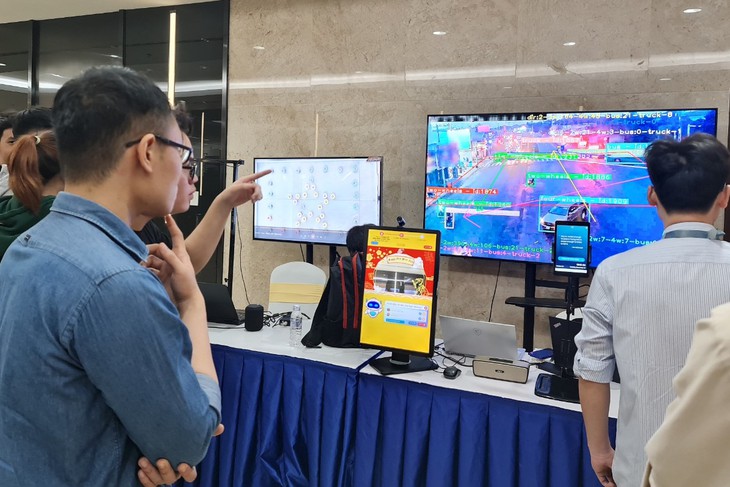 Doanh nghiệp rót tiền mua công nghệ và giải pháp trí tuệ nhân tạo (AI), nhưng năng lực đội ngũ lại bị bỏ lại phía sau là vấn đề được các chuyên gia, CEO mổ xẻ thẳng thắn tại hội thảo "Xây dựng doanh nghiệp học tập trong thành phố học tập". - Ảnh 1.