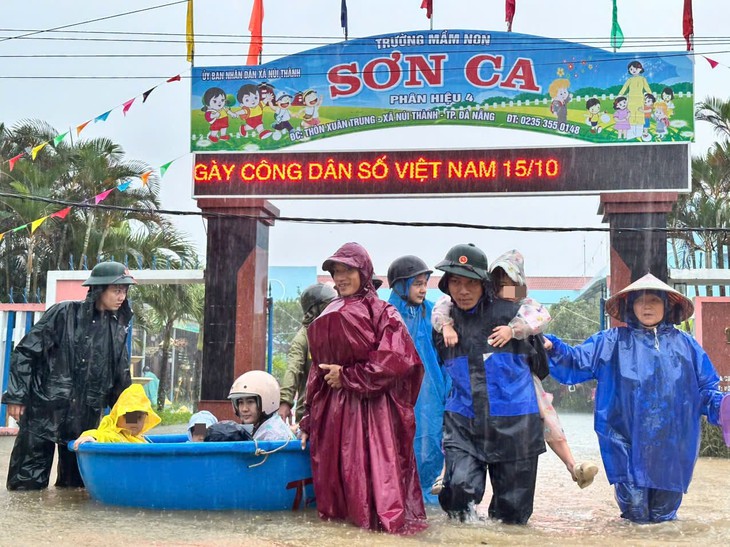 Xã Núi Thành Đà Nẵng sơ tán dân khẩn cấp vì lũ lụt nghiêm trọng - Ảnh 3.
