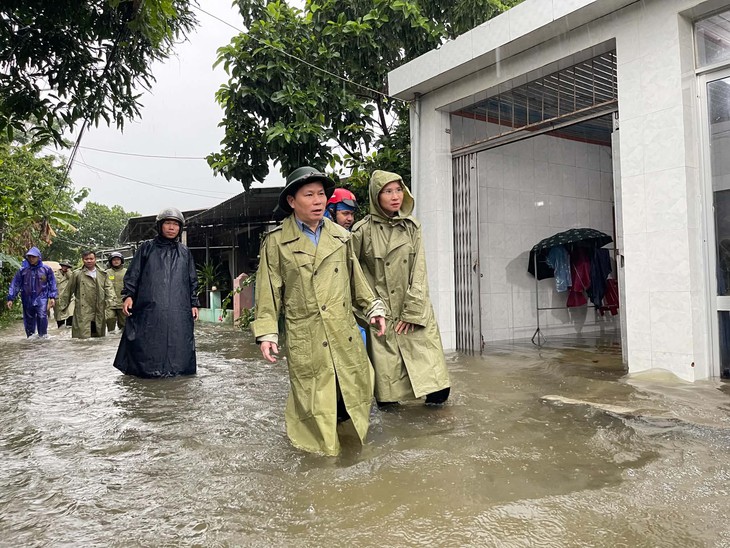 Xã Núi Thành Đà Nẵng sơ tán dân khẩn cấp vì lũ lụt nghiêm trọng - Ảnh 1.