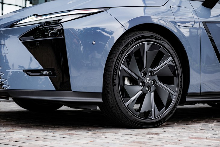 Lexus ES 2026 ra mắt Việt Nam: Giá từ 2,34 tỉ, lần đầu xuất hiện bản điện, có công nghệ lần đầu áp dụng - Ảnh 17.